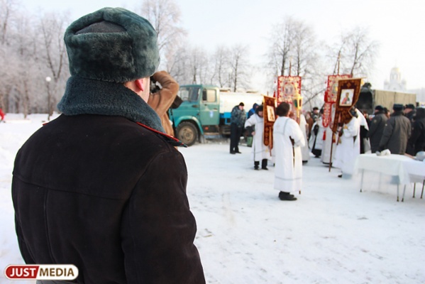 Полицейские берут под усиленную охрану купели и храмы: на Среднем Урале готовятся праздновать Крещение - Фото 1