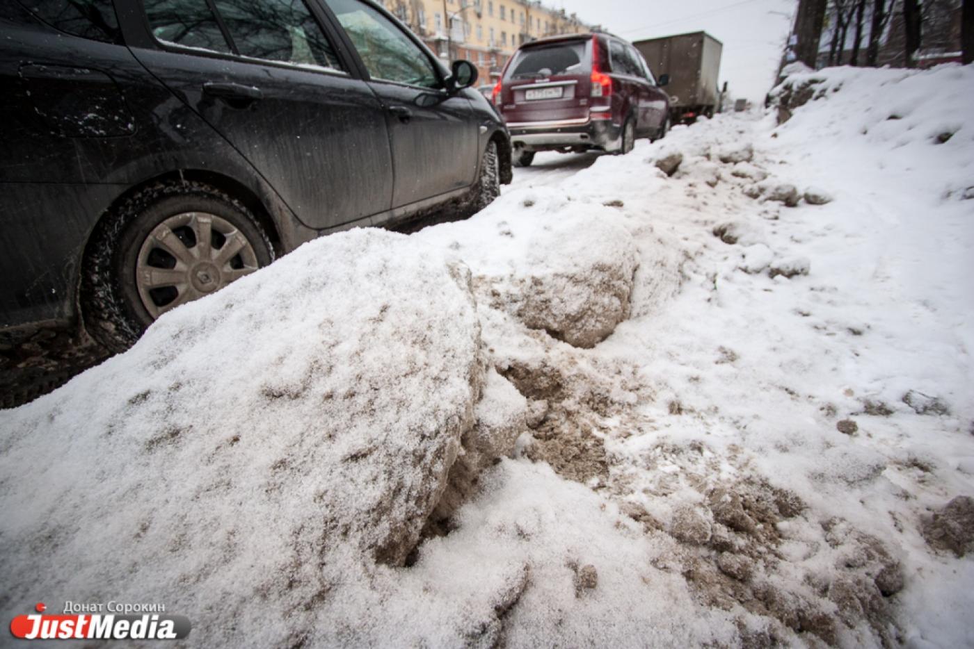 К борьбе с Якобом подключились Артюх и пенсионеры: они массово жалуются на плохую уборку снега - Фото 1