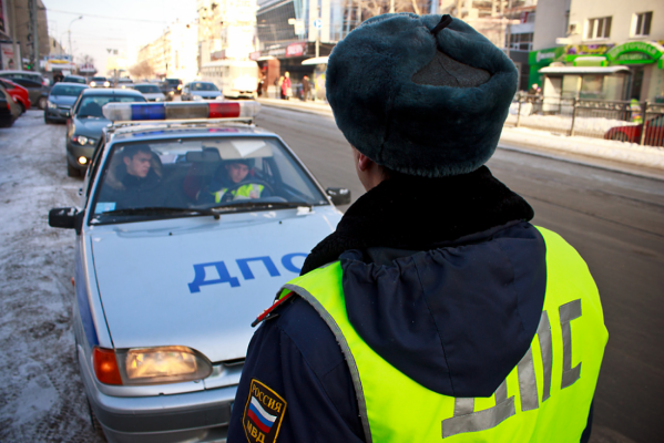 Полицейские Краснотурьинска задержали двух подозреваемых в разбойном нападении на таксиста - Фото 1