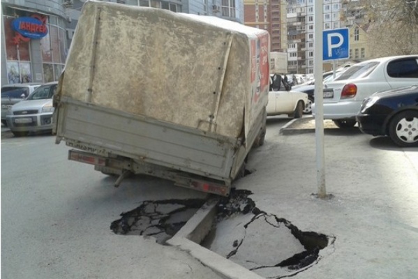 Силин мечтает сделать дороги в Екатеринбурге как в Тюмени. Горожане против: там машины уходят под землю в самом центре - Фото 1