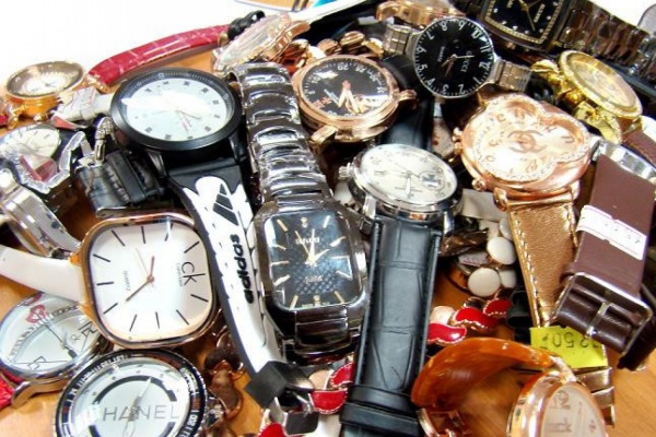 В Первоуральске у предпринимателя изъяли контрафактные часы - Фото 1