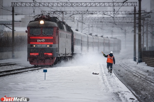 Поезд эстафеты олимпийского огня прибывает на Свердловскую железную дорогу  - Фото 1