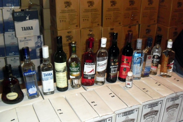В Первоуральске полицейские обнаружили склад с поддельными водкой, вином и виски - Фото 1