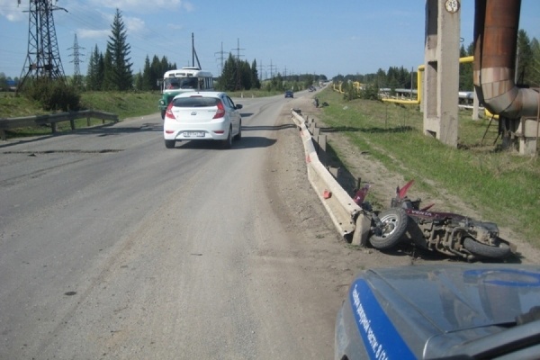 В Североуральске двое школьников попали в ДТП, катаясь на скутере - Фото 1