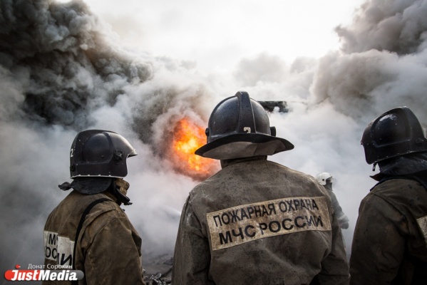В центре Екатеринбурга горит НПО Автоматики - Фото 1