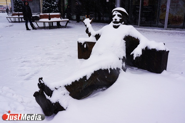 Всю неделю в Екатеринбурге будет идти снег. К пятнице похолодает - Фото 1