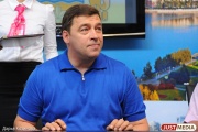 Отдыхающий Куйвашев подписал три указа и поздравил свердловчан с годовщиной основания области