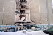 В Среднеуральске рядом со зданием мэрии обрушились балконы общежития. ФОТО