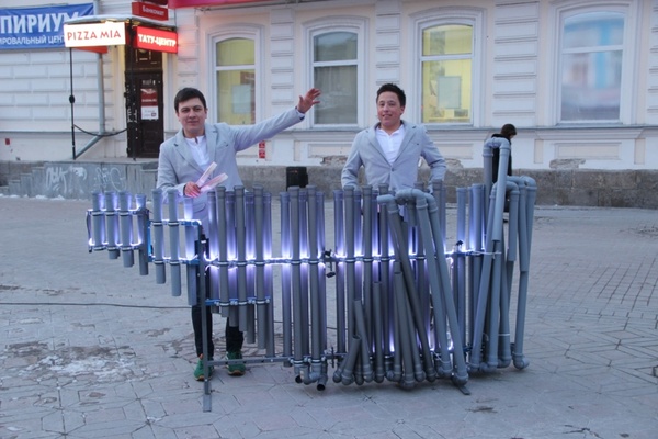 В центре Екатеринбурга музыканты сыграли на трубах ПВХ - Фото 1