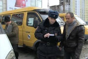Полицейские Екатеринбурга проверили около 20 работников маршруток