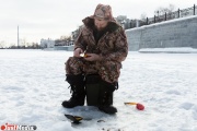 В центре Екатеринбурга британский певец превратился в уральского рыбака