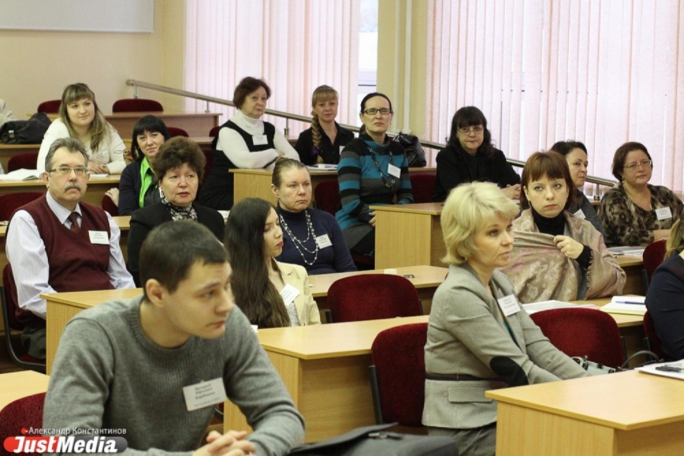 «Такая процедура будет оскорбительной». Учителей могут заставить сдавать ЕГЭ - Фото 1