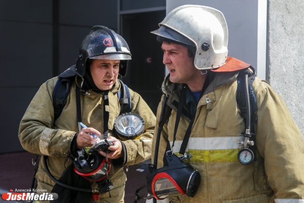  При пожаре на Баумана пострадал мужчина. 52 человека были эвакуированы из здания - Фото 1