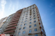 В Екатеринбурге из окна многоквартирного дома выпала полуторогодовалая девочка