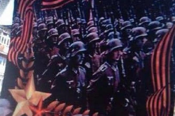 Скандальным плакатом с изображением фашистов, потрясшим Алапаевск, занялась прокуратура - Фото 1