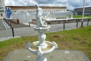 Верхотурские заключенные соорудили для себя светящийся фонтан со скульптурой девушки