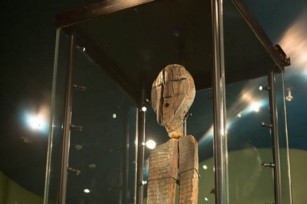 В Свердловском краеведческом музее распилили часть Большого Шигирского идола. Возбуждено уголовное дело - Фото 1