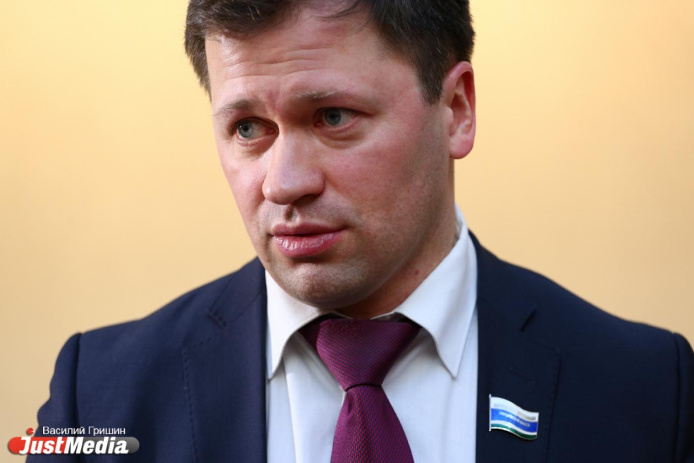 «Партия занимает пассивную позицию». Депутат Семеновых собирается выйти из фракции ЕР - Фото 1