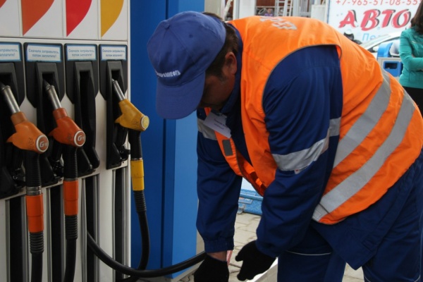 Коробейников: «АЗС, продающие некачественный бензин, будут наказаны» - Фото 1