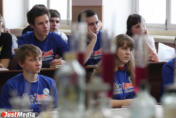 Екатеринбургские школьники увидят, как выглядят нанотехнологии и научатся создавать новые лекарственные препараты - Фото 1