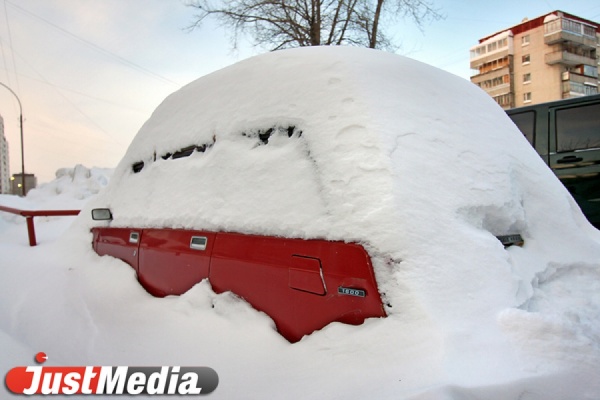 За выходные с улиц Екатеринбурга вывезено более 15 тысяч тонн снега - Фото 1
