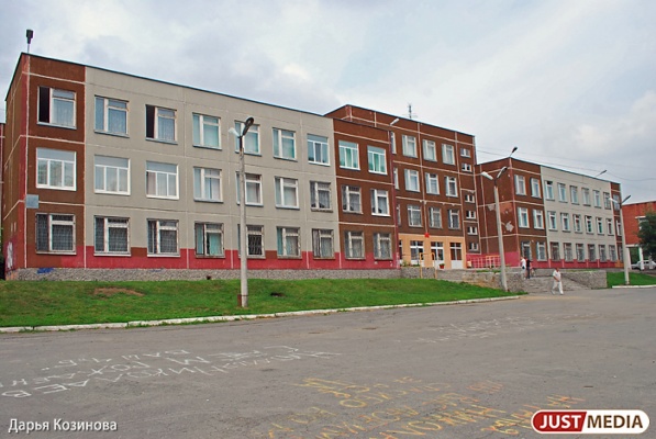 Для перехода на учебу в одну смену Екатеринбургу требуется еще 50 школ - Фото 1