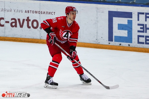 Бывший игрок «Автомобилиста» Никита Трямкин забросил первую шайбу в НХЛ - Фото 1