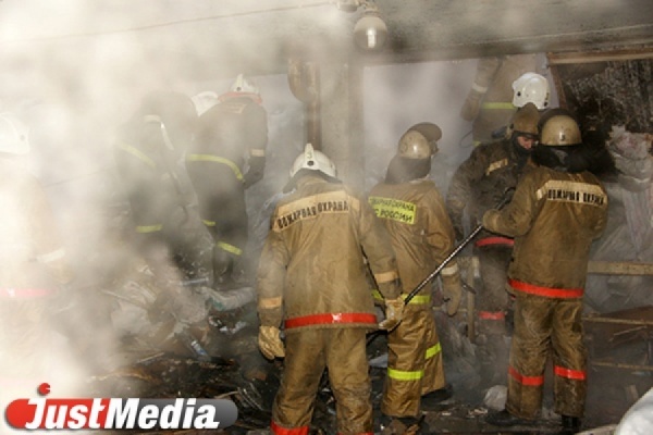 В Сухом Логу при пожаре погибли девять человек, в том числе пять детей - Фото 1