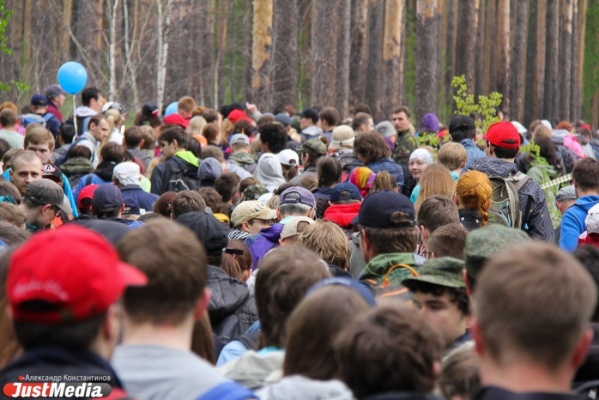 Есть рекорд! В «Майской прогулке» в Екатеринбурге приняли участие свыше 10 тысяч человек - Фото 1