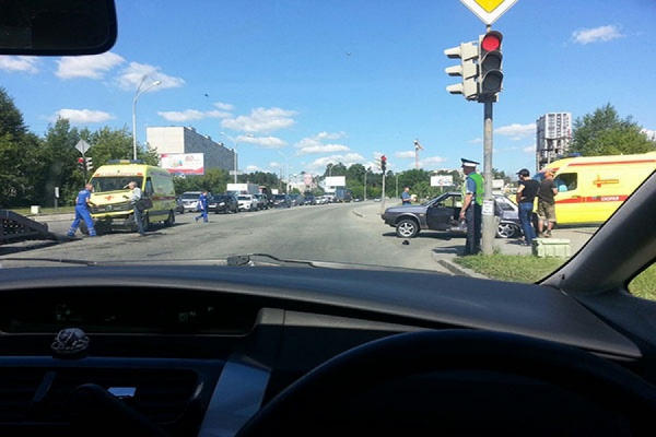 Машина скорой помощи попала в ДТП на окраине Сортировки - Фото 1