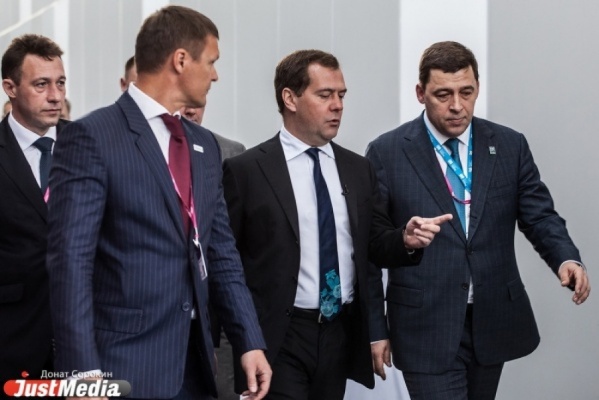 Дмитрий Медведев встретился с Евгением Куйвашевым на выставке «ИННОПРОМ-2016» - Фото 1