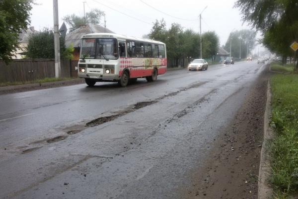 Активист из Ирбита пожаловался в прокуратуру на бракованный ремонт дорог: «Из года в год появляются новые провалы». ВИДЕО - Фото 1