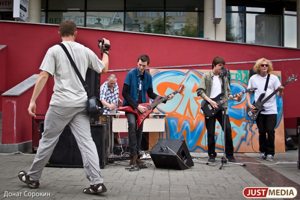 Жители Екатеринбурга услышат песни легендарной британской четверки в исполнении уральских рок-групп - Фото 1