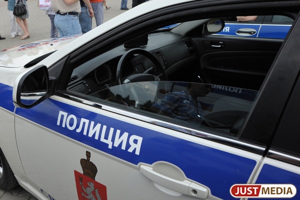 В Екатеринбурге угонщик похитил два автомобиля из одного двора - Фото 1