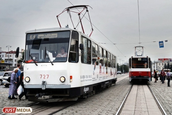 На Сортировке легковушка столкнулась с трамваем - Фото 1