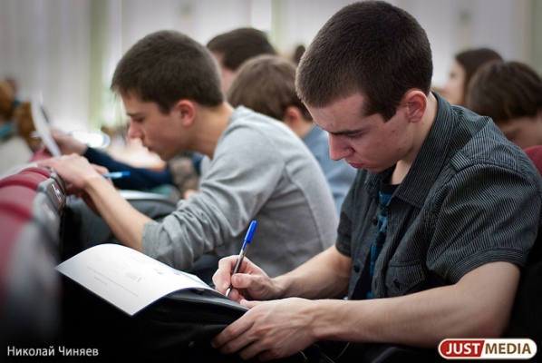 Студенты лишенного аккредитации УрФЮИ переводятся в Ижевск - Фото 1