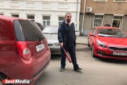 «Оба водителя дают показания». Участников дорожного конфликта в центре Екатеринбурга забрала полиция