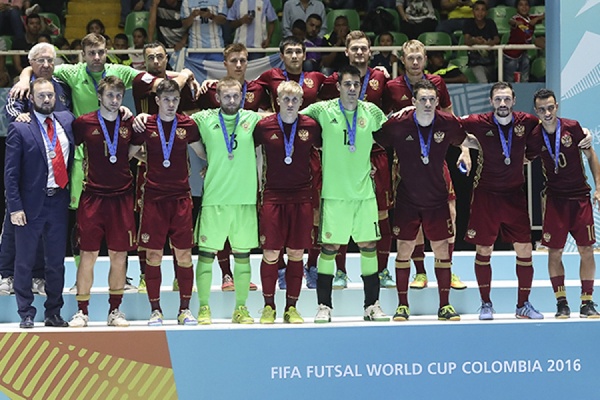 Сборная России по мини-футболу впервые в истории завоевала «серебро» чемпионата мира - Фото 1