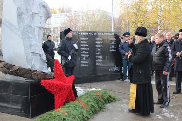 В Нижнем Тагиле открыли памятник погибшим силовикам - Фото 1