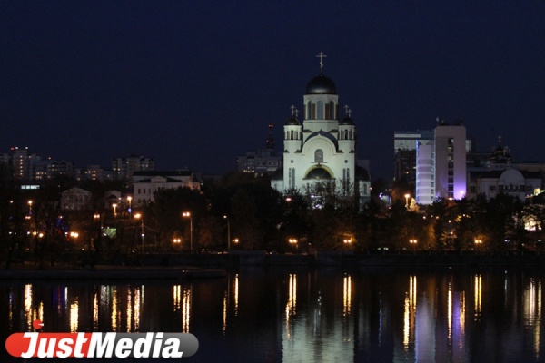 Жители Екатеринбурга могут любоваться своим городом днем и ночью: на официальном портале появилась новая гигапиксельная панорама - Фото 1