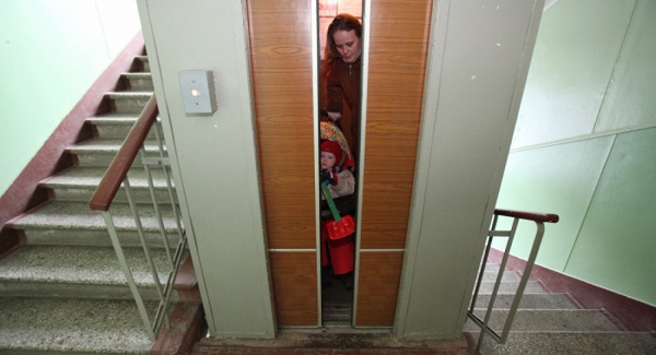 Свердловская область избавится от тысячи старых лифтов  - Фото 1