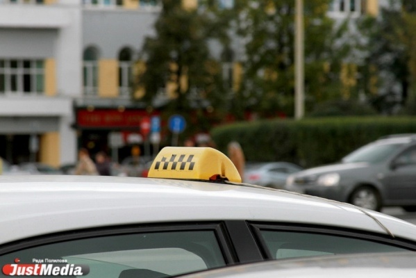 Екатеринбуржец за кокетство с его подругой избил таксиста и угнал его машину - Фото 1