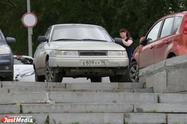 В Екатеринбурге прекратилось падение продаж легковых автомобилей - Фото 1