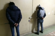 Двум мигрантам в Екатеринбурге светит срок за кражу телефона и коньяка