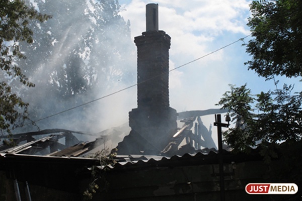 В Серове в частном доме сгорели трое мужчин - Фото 1