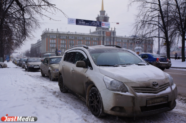 Самая длинная пробка — 2,5 километра. Яндекс изучил самые большие заторы, которые были в Екатеринбурге в новогодние каникулы - Фото 1