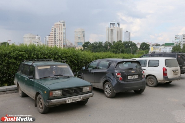 Эксперты: в 2017 году в России резко подорожают автомобили - Фото 1
