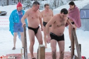 «Можно провалиться под лед!». В МЧС призвали жителей Екатеринбурга не скапливаться вокруг одной купели 