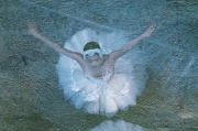 Балет в «берлинской лазури». В Екатеринбурге открывается трехактная фотовыставка, посвященная искусству танца