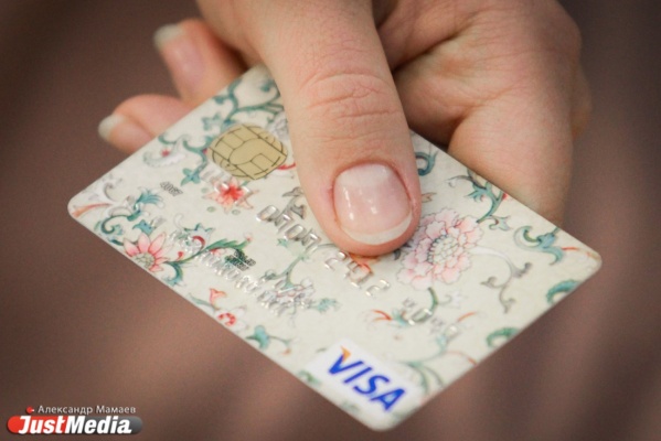 Житель Тавды снял 30 тысяч с банковской карточки спящего собутыльника - Фото 1